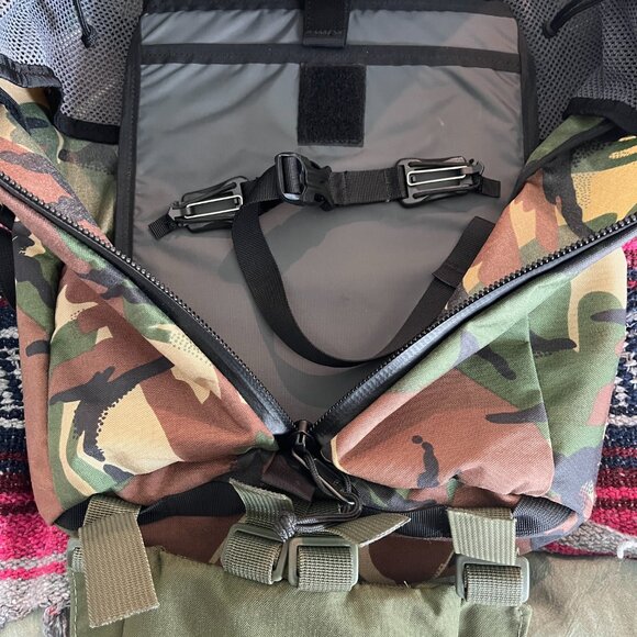 Mystery Ranch Urban Assault 21L backpack, Walkman Backpacks Stick-it Beavertail - Picture 13 of 16